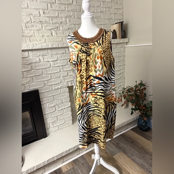 Peter Nygard Tribal Animal Print Shift Dress with Beaded Neckline Size 16 - Picture 5 of 12
